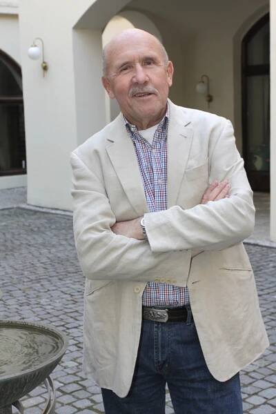 Herec Petr Nárožný se narodil 14. dubna 1938 v Praze.