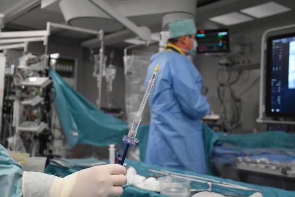 Operace srdce bez celkové narkózy. Podívejte, jak lékaři v Brně vyměňují chlopeň