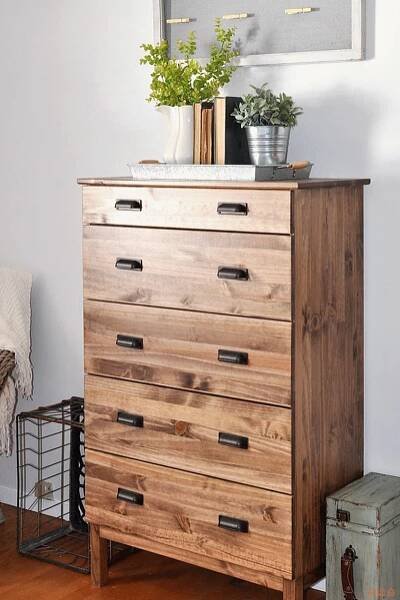 Komody IKEA v interiéru (70+ fotografií): přehled stylové a levné modely Malm, Rast, Hemnes a Lesquik | Architektura, konstrukce