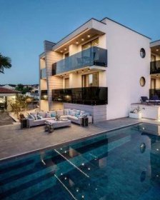 Luxury Villa Curiera