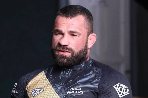 Karlos Vémola otevřeně: Kolik bere za zápas, nejhorší den jeho života a jak sbalil Lelu