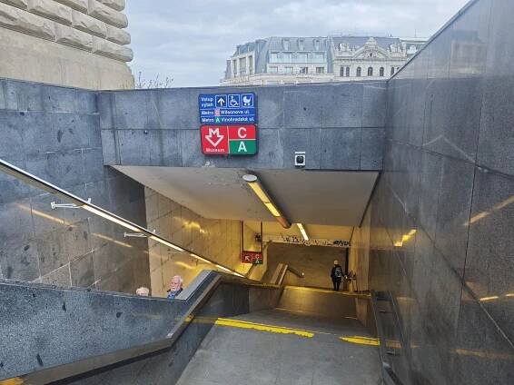Fotogalerie • Muzeum E6 (Zastávka tramvaje, autobusu, stanice metra A/C) • Mapy.com