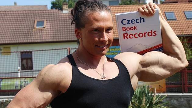 Nejmladší a zároveň nejtěžší profi kulturistka světa vypije denně i 7 litrů vody