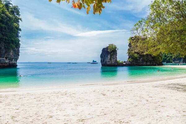 Tropická pláž na ostrově Koh Hong v Krabi, Thajsko — Stock obrázek