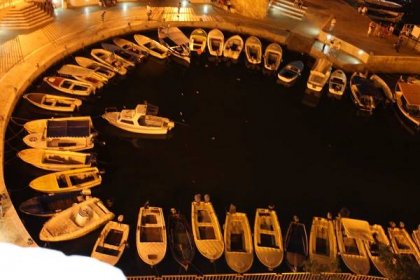 Soubor:Parked boats.JPG – Wikipedie