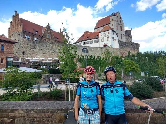 Gemeinsam durch den Spessart und mit Longboards und Musik nach Alzenau | In 50 Tagen um Bayern