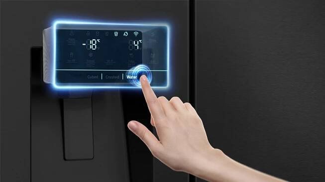 Americká chladnička Hisense RS818N4TFE, černá, přehledné a rychlé ovládání