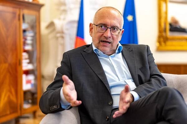 Učitelé mají privilegovanou pozici, říká ministr školství Mikuláš Bek