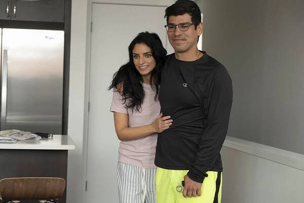 Easy - Controlada - Z filmu - Aislinn Derbez, Raúl Castillo