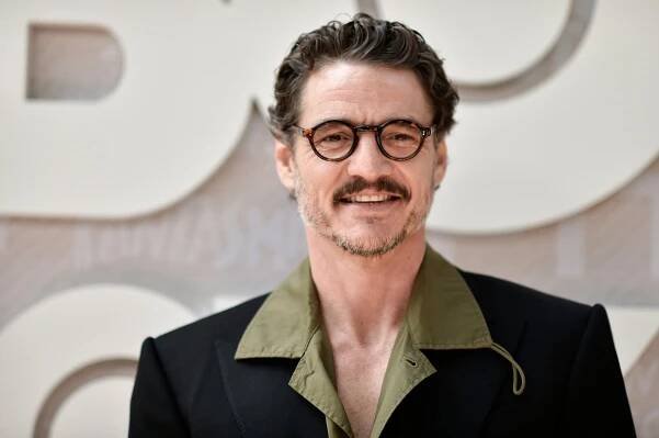 Pedro Pascal jako opak Andrewa Tatea? Jak se z hollywoodského idolu stal symbol zdravé maskulinity