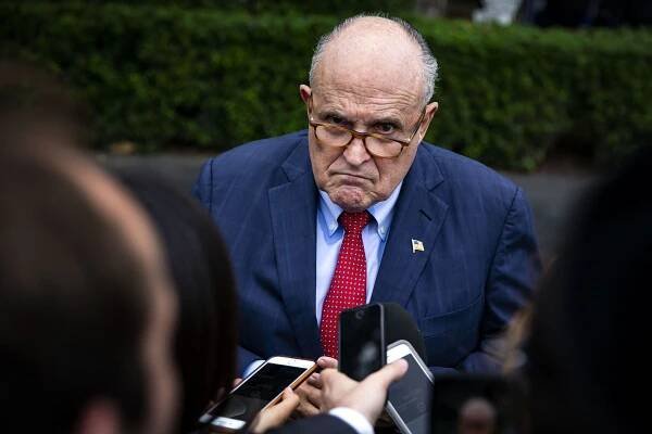 Giuliani Mixes His Business With Role as Trump’s Lawyer