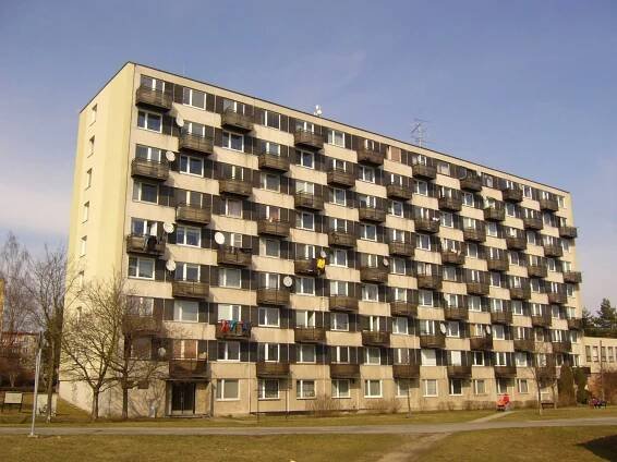 Instalace ocelových balkonů, regenerace panelového domu, ul. Družstevní, Třebíč - TOMIreko 