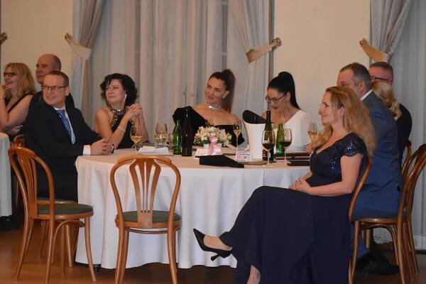OBRAZEM: Šporcl, Vojtek, Hron a další bavili lidi na Lázeňském plese v Teplicích