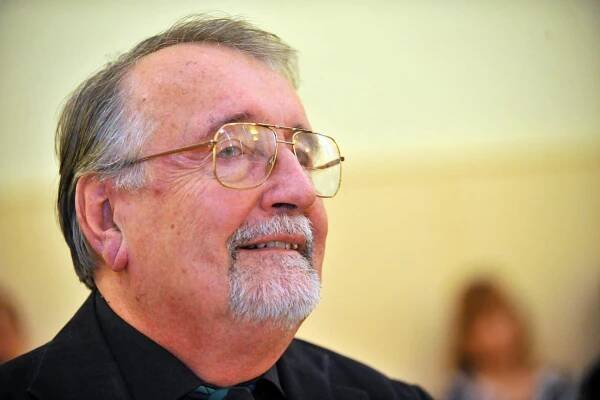 Zemřel Eduard Hrubeš. Působil jako moderátor, hudebník a režisér. Bylo mu 84 let