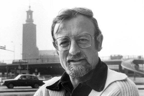 Roger Whittaker death: ‘Durham Town’ singer and folk legend, dies aged 87