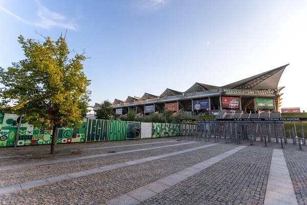 VIDEO: Tady se rozpoutá peklo. Baník jde dobýt stadion legendární Legie Varšava