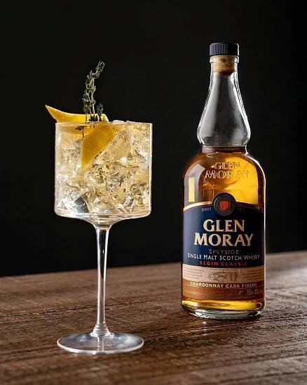 Back for another @glenmoraywhiskyusa cocktail made in partnership with @punch_drink! While my first recipe was basically a Scotch and wine-infused Hot Toddy, this second recipe is pretty much the opposite.☀️
 
For this spec, I’m using Glen