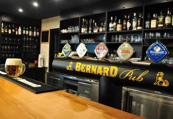 Bernard Pub Hřebíkárna Chomutov | Rodinný pivovar BERNARD