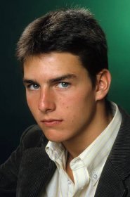 Tom Cruise posing for a portrait in 1981 | Source: Getty Images