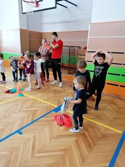 OBRAZEM: Čistecké děti si s trenérem vyzkoušely Školu v pohybu