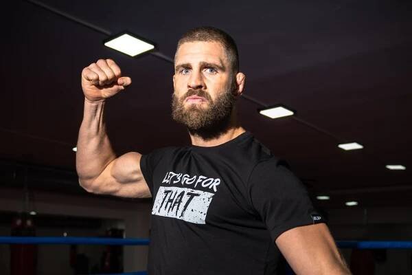 Fotka: Jiří Procházka v bojové póze