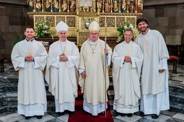 Arcibiskup Graubner: Provázejte modlitbami své kněze! - Církev.cz | Zprávy