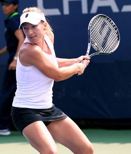Soubor:Kveta Peschke 2011 US Open.jpg – Wikipedie