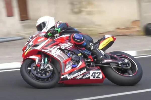 V Hořiciach zvíťazil Tomáš Tóth, David Hanzalík tretí - RoadRacing.sk