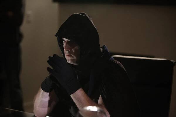 The Cape, David Lyons, 'Tarot', Season 1, Ep. #2, 01/09/2011, ©NBC