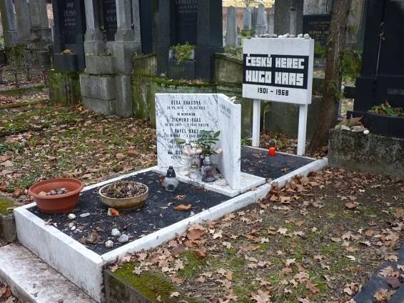 Fotografie - Brno - Židovský hřbitov/hrob Huga Haase, 19.2.1901 - 1.12.1968, slavného prvorepublikového herce - 01.12.2020