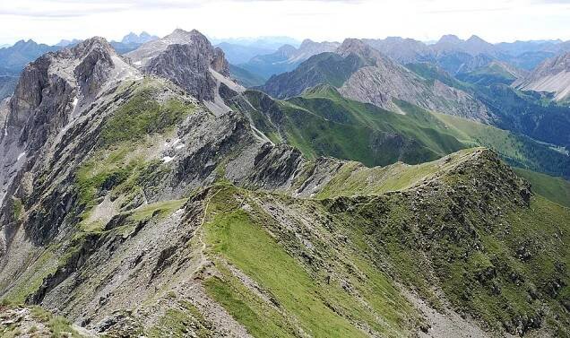 Blick von der Pfannspitze entlang des Hauptkamms nach Osten