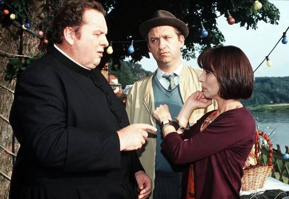 Otec Braun - Neviditelný důkaz - Z filmu - Ottfried Fischer, Peter-Heinrich Brix, Ute Willing