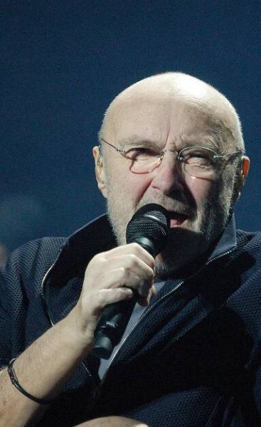 OBRAZEM: Phil Collins vsedě, ale naživu