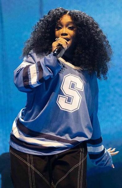 SZA performing vancouver 03 19 23