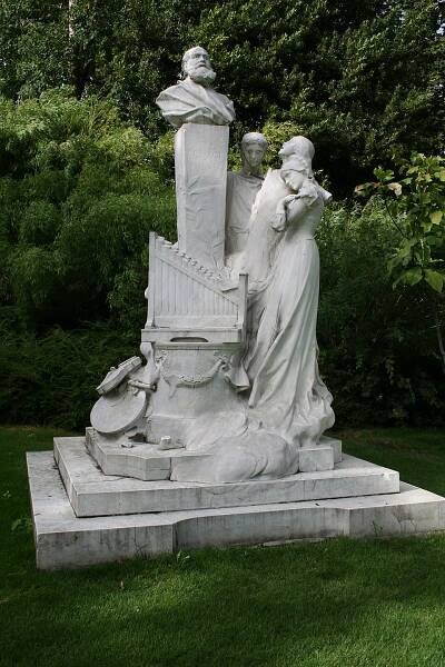 Soubor:Parc Monceau 20060812 Charles Gounod.jpg