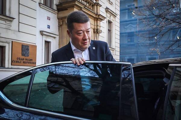 Na Úřadu vlády byl jednat s Andrejem Babišem také šéf SPD Tomio Okamura. Zatímco KSČM vládu...