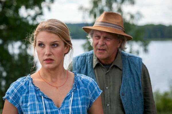 Inga Lindström - Píseň pro mou dcerku (E45) (2012) | Filmotéka | ČSFD.cz
