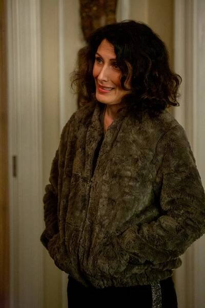 Kominského metoda - Kapitola 11: Přichází podivný pár - Z filmu - Lisa Edelstein