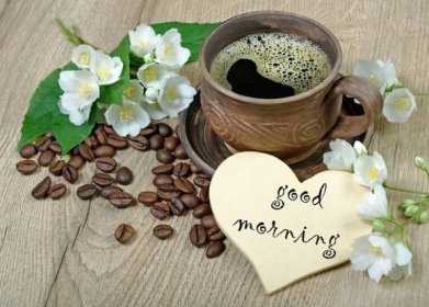 Dobré ráno. ranní kávu a jasmín květy na dřevěný stůl. — Stock obrázek