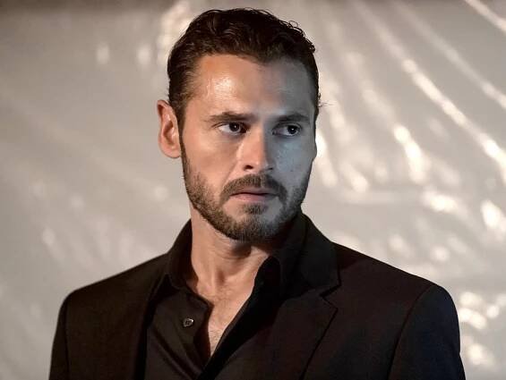 Adan Canto - Actor