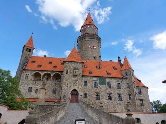 Dovolená Bouzov a Mladečské jeskyně Česká republika