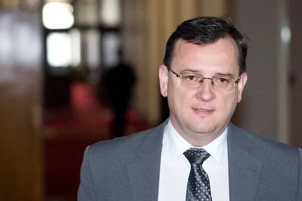 Poslance čeká hlasování o důvěře vládě