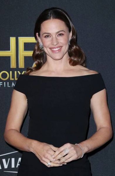 Jennifer Garner’s Son Samuel Promises to ‘Always’ Be Her Date