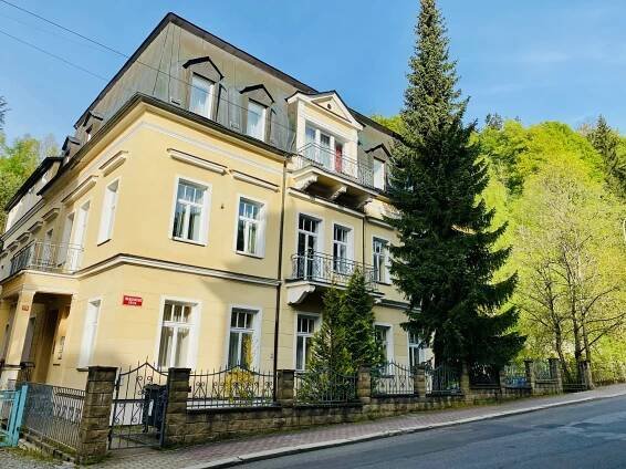 Pronájem bytu 1+1, 43m2, parkovací stání, zařízený, ulice Třebízského – Mariánské Lázně