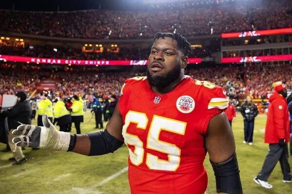 Trey Smith avoids tag, agrees to 4-year, $94 million extension with Chiefs: Sources