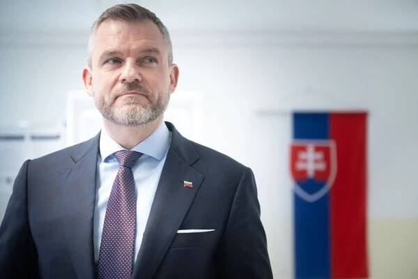 Nejasnosti ohledně Pellegriniho majetku a údajného milence jsou jeho největší Achilovou patou.