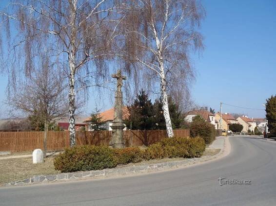 Křížový kámen a barokní kříž v Sivicích - 17.3.2012