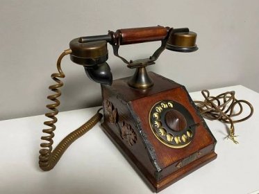 Starý telefon Tesla + Polička