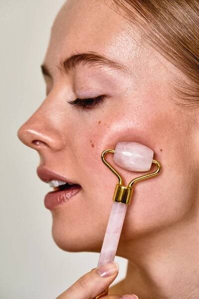 Beauty – JULIA DE ROBERTIS