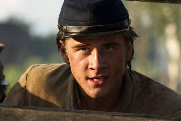 Záložní jednotka - Z filmu - Luke Benward